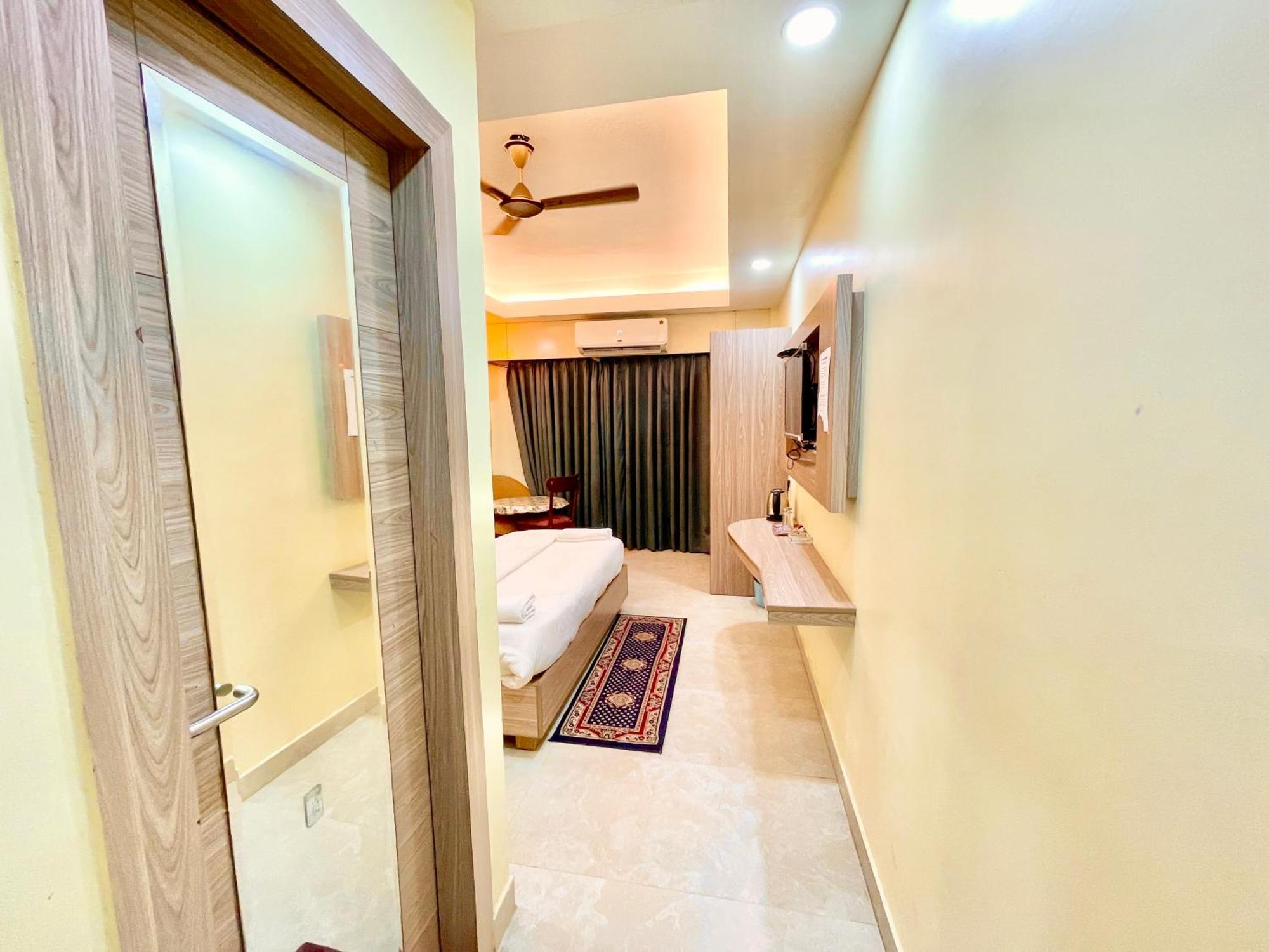 Hotel Rb International ! Puri Near-Sea-Beach-And-Temple Fully-Air-Conditioned-Hotel With-Lift-And-Card Payment Accepted-Parking-Facility, Best Hotel In Puri Zewnętrze zdjęcie
